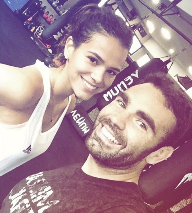 Bruna Marquezine mantém a forma com treinamento funcional